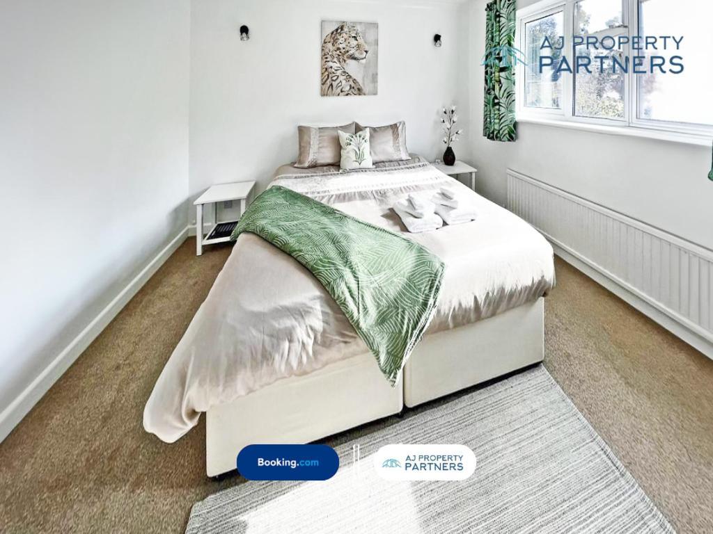 Premium Deal L Hill View Home L Last-Minute Offer L Cheltenham L Aj Properties L Perfect For Short Or Long Stays L 4Beds 4Bedrooms Exterior photo
