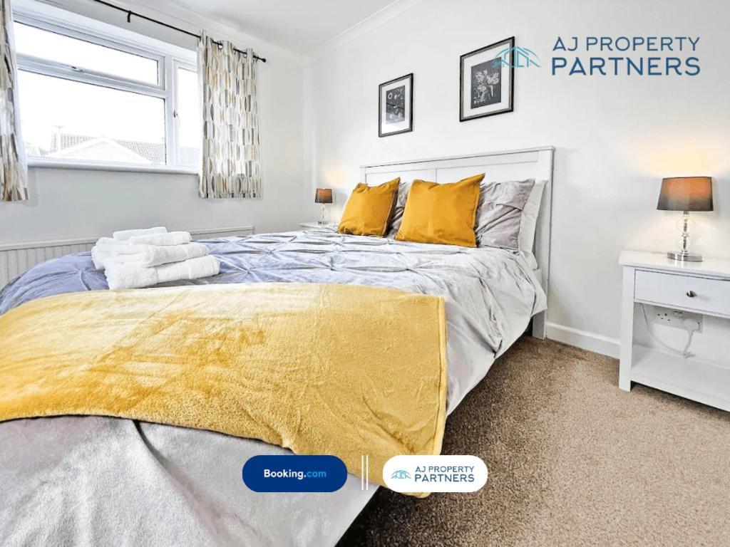 Premium Deal L Hill View Home L Last-Minute Offer L Cheltenham L Aj Properties L Perfect For Short Or Long Stays L 4Beds 4Bedrooms Exterior photo
